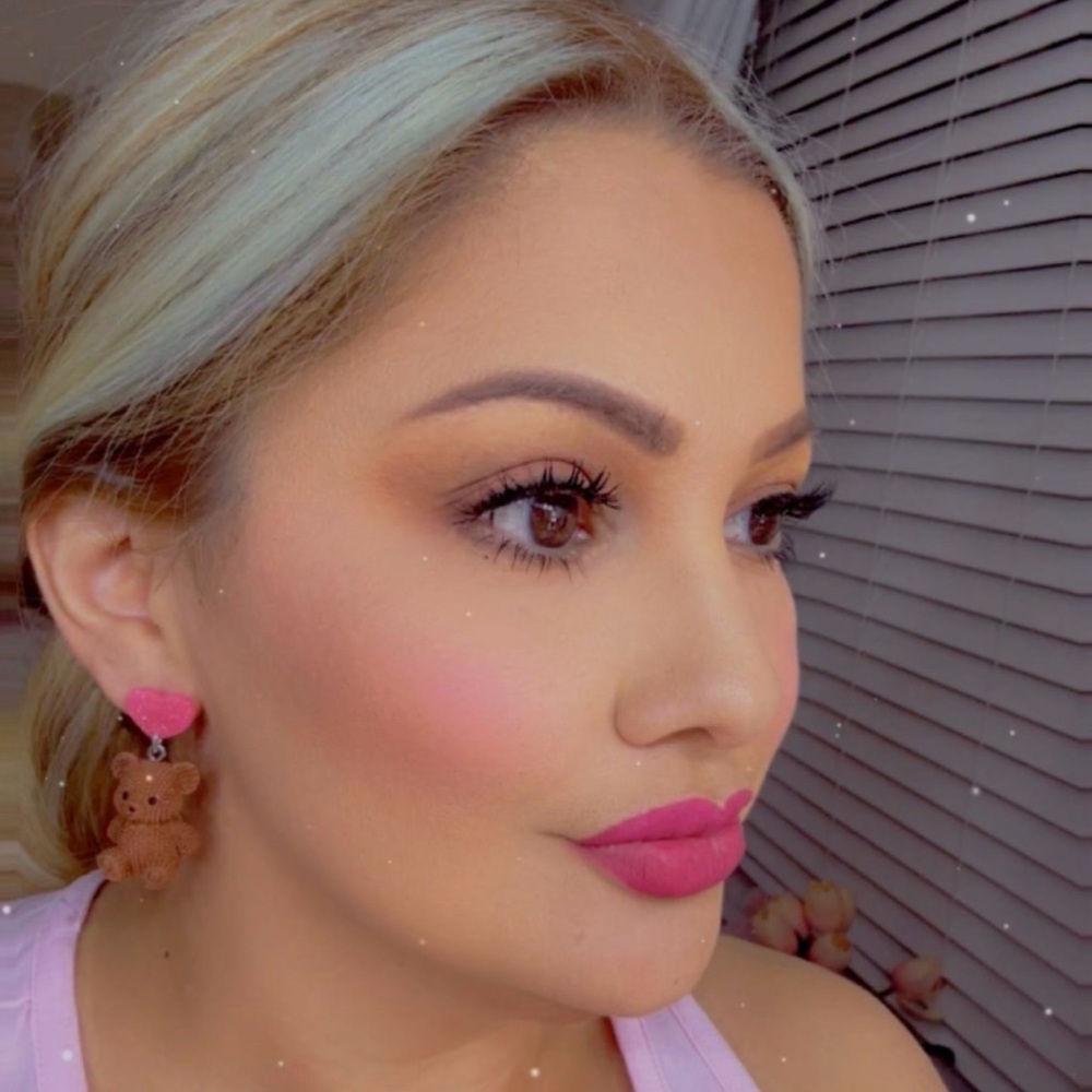 Meet your Posher, Cynthia